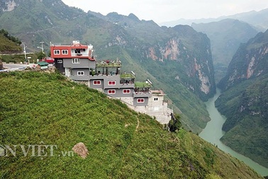 Hà Giang lập đoàn kiểm tra công trình 7 tầng đồ sộ "mọc" trên đèo Mã Pí Lèng
