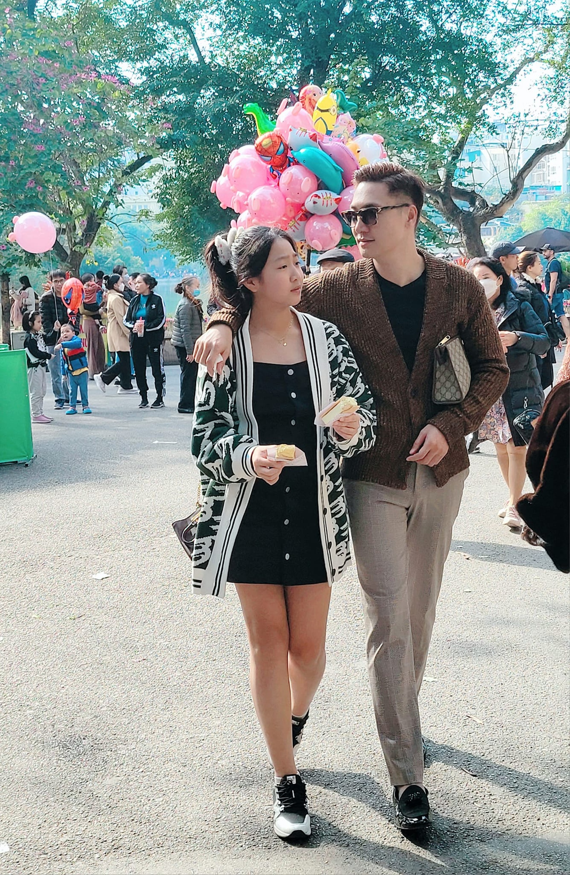 Con gái 16 tuổi của Mạnh Trường gây sốt: Xinh như hoa hậu, cao gần bằng bố - 10 Con gái 16 tuổi của Mạnh Trường gây sốt: Xinh như hoa hậu, cao gần bằng bố - 10