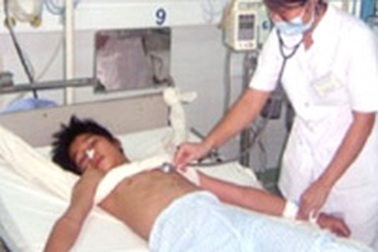 Báo động trẻ uống thuốc bảo vệ thực vật