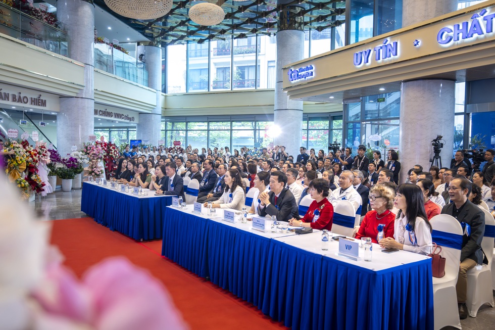 Die 17.000 m2 große High-Tech-Multidisziplinärklinik ist die größte in Hanoi - 9 Phòng khám đa khoa công nghệ cao rộng 17.000m2 quy mô lớn nhất Hà Nội - 9