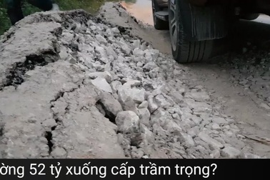 Đường 52 tỷ xuống cấp trầm trọng.