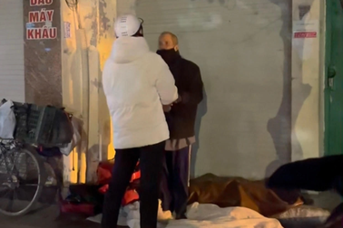 Gen Z rủ nhau giúp đỡ người vô gia cư