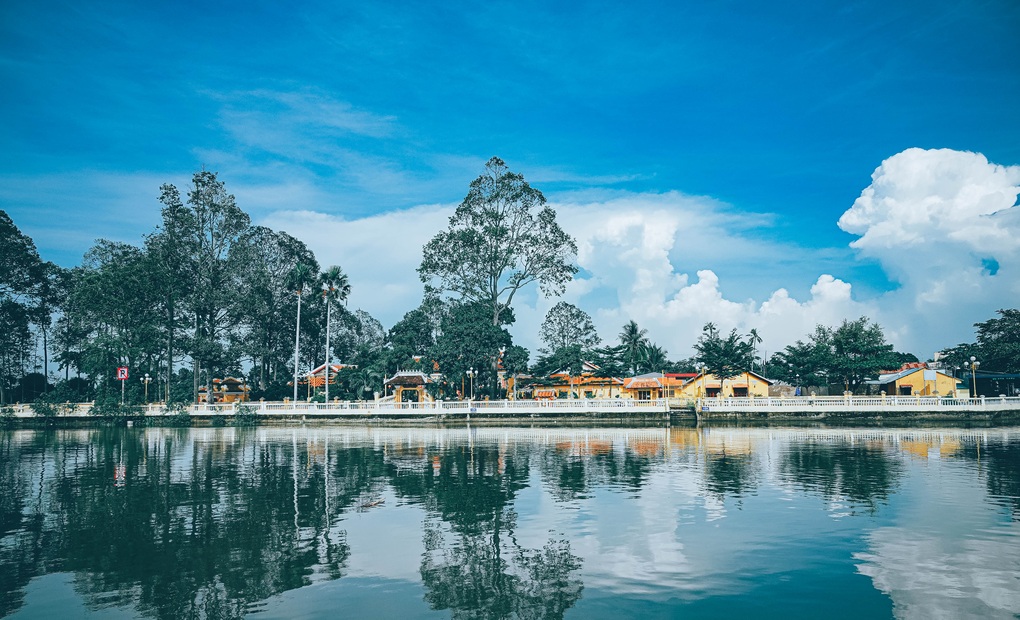 Kể chuyện Rồng Vàng và long cuộc Rồng nằm ở Tây Đô - 4 Kể chuyện Rồng Vàng và long cuộc Rồng nằm ở Tây Đô - 4