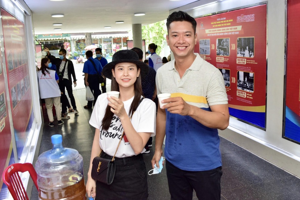 Hồ Đức Vĩnh, Tiểu Vy, Quỳnh Anh nhiệt tình đi hiến máu - 4 Hồ Đức Vĩnh, Tiểu Vy, Quỳnh Anh nhiệt tình đi hiến máu - 4