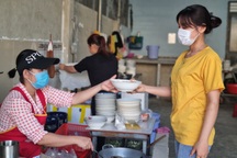 Quán bánh canh cá lóc vùng ven Đà Nẵng, mỗi sáng bán 350 tô