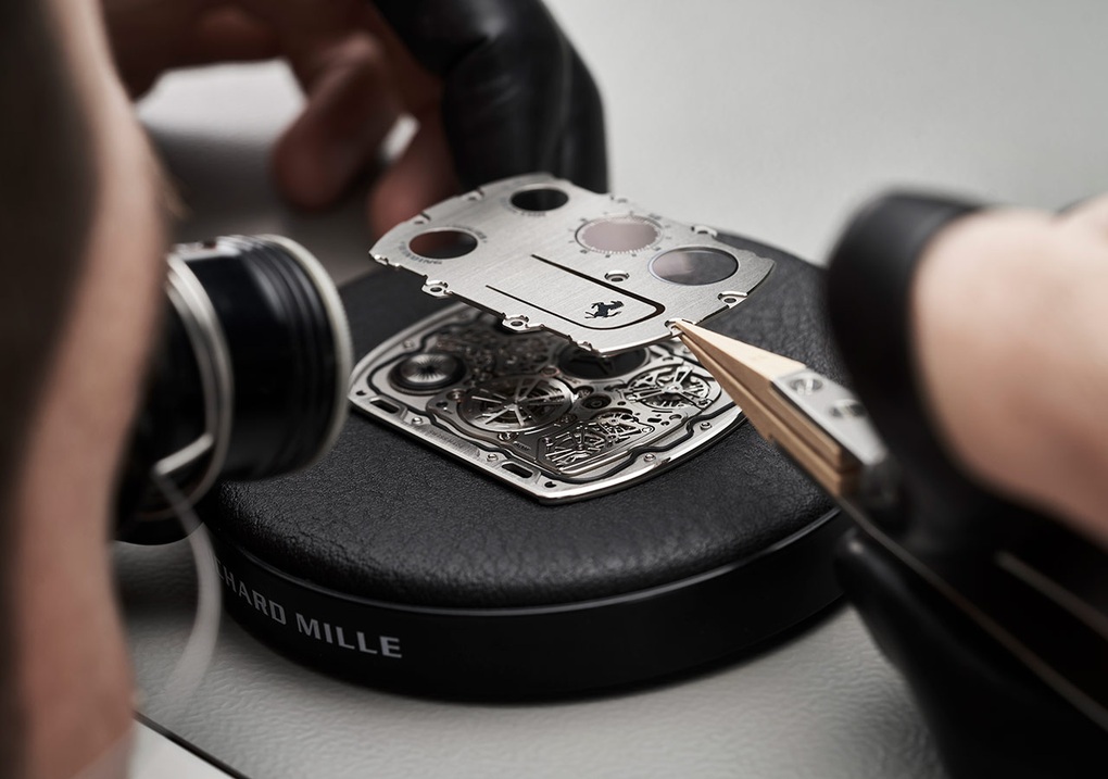 Ferrari và Richard Mille ra mắt mẫu đồng hồ cơ mỏng nhất thế giới - 9 Ferrari và Richard Mille ra mắt mẫu đồng hồ cơ mỏng nhất thế giới - 9