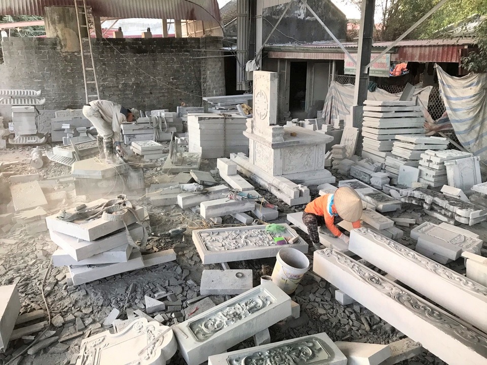 Nghề đẽo đá ra tiền: Chỗ ngồi chơi xơi nước nơi làm không hết việc - 3 Nghề đẽo đá ra tiền: Chỗ ngồi chơi xơi nước nơi làm không hết việc - 3