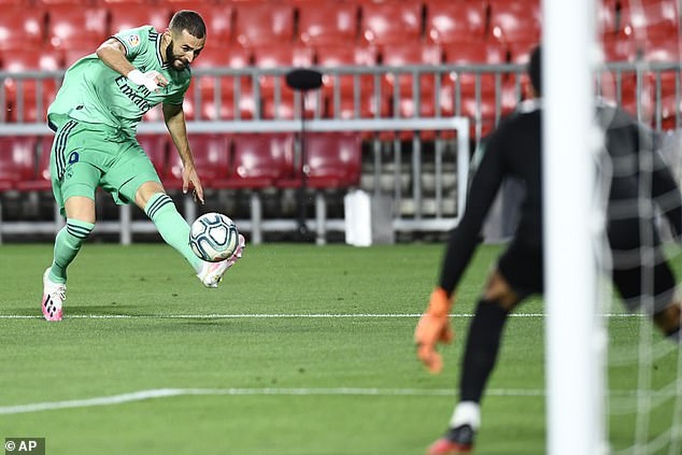 Benzema lập công, Real Madrid tiến gần đến chức vô địch La Liga - 3 Benzema lập công, Real Madrid tiến gần đến chức vô địch La Liga - 3
