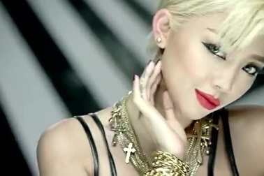 Ca khúc “Vũ điệu cồng chiêng” của nữ ca sĩ Tóc Tiên với hơn 10 triệu lượt xem