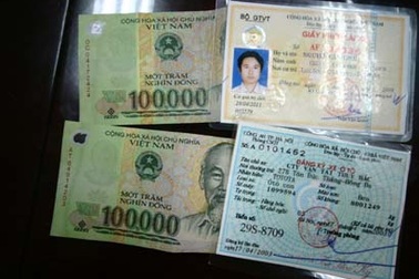 CSGT bị đấm vào mặt vì “không chịu”... nhận hối lộ