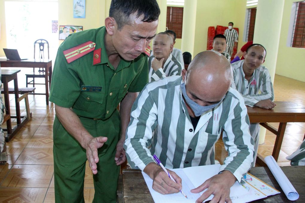 Công tác xã hội trong việc hỗ trợ những phận đời lầm lỗi - 3 Công tác xã hội trong việc hỗ trợ những phận đời lầm lỗi - 3