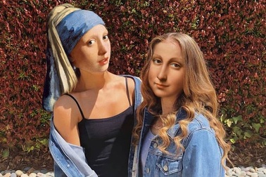Nếu nàng Mona Lisa và “cô gái đeo khuyên ngọc trai” chơi với nhau trong... thời hiện tại