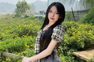 Cô dâu xinh đẹp, sáng làm đám cưới còn tối "chạy show" nhận bằng khen