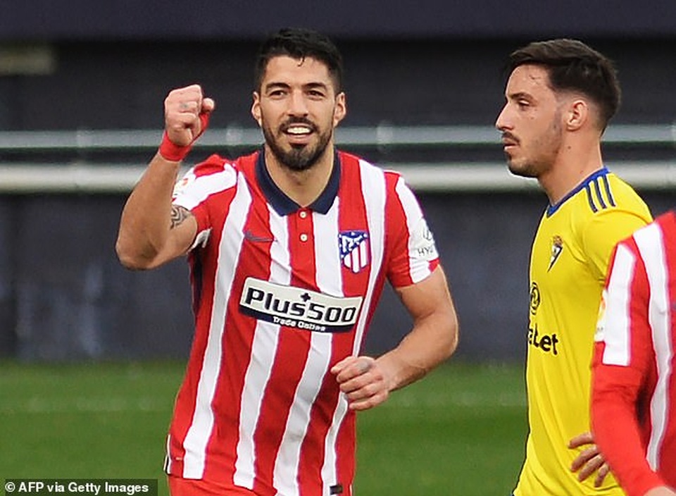 Luis Suarez lập cú đúp, Atletico hơn Real Madrid và Barcelona 10 điểm - 4 Luis Suarez lập cú đúp, Atletico hơn Real Madrid và Barcelona 10 điểm - 4