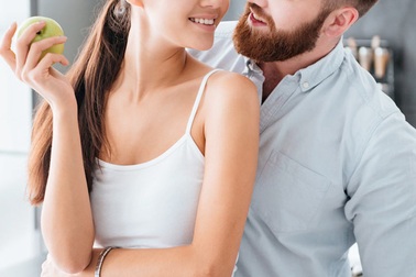 Cảnh báo cuộc gọi, tin nhắn gạ gẫm của "sugar daddy"