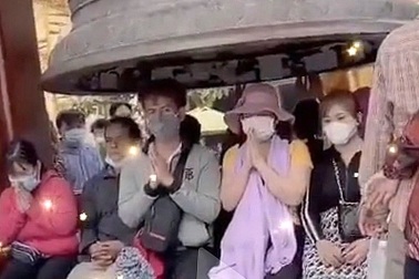 Chui vào chuông chùa để giác ngộ, sờ đầu tượng chữa bệnh - đừng mê muội!