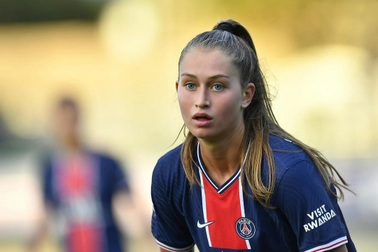 Nhan sắc "vạn người mê" của nữ cầu thủ PSG vừa giành HCV Olympic