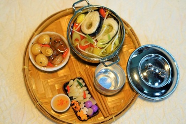 Cô gái 9X ở Cần Thơ tạo hình đồ ăn siêu nhỏ bằng đất sét giống y như thật