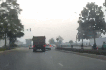 Tranh cãi xoay quanh clip xe CR-V bật xi-nhan bên phải nhưng lại tạt sang trái