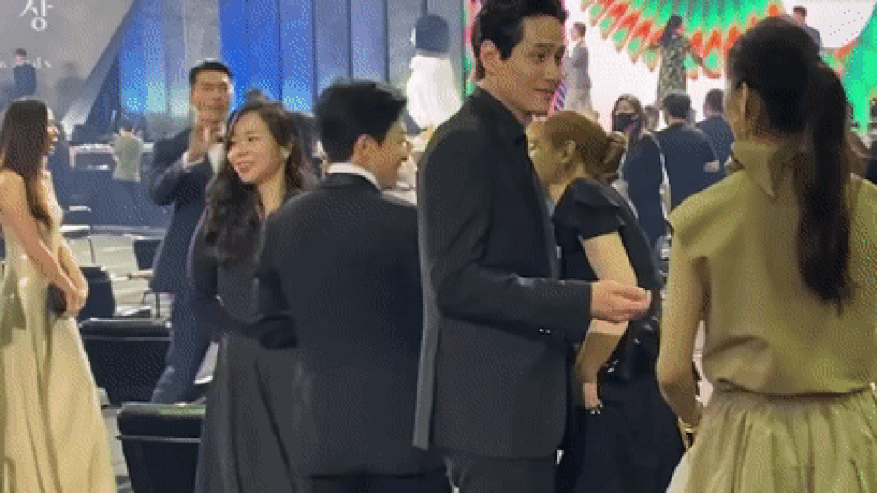 Fan miệt mài đẩy thuyền cho Son Ye Jin và Hyun Bin sau Baeksang 2020 - 2 Fan miệt mài đẩy thuyền cho Son Ye Jin và Hyun Bin sau Baeksang 2020 - 2