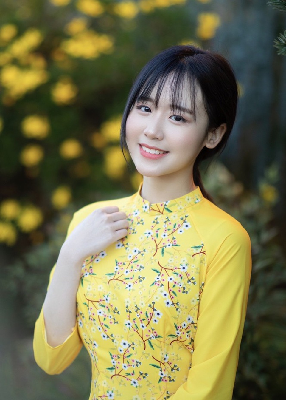 Rực rỡ sắc vàng với bộ ảnh áo dài đón Tết của du học sinh tại Mỹ - 1 Rực rỡ sắc vàng với bộ ảnh áo dài đón Tết của du học sinh tại Mỹ - 1