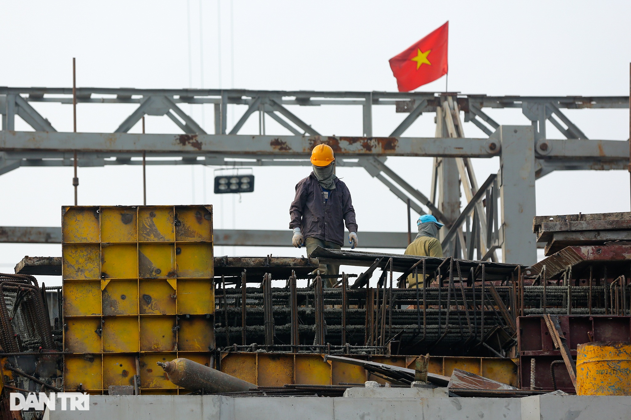 Cầu Vĩnh Tuy 2 ở Hà Nội dần hình thành sau một năm thi công - 12 Cầu Vĩnh Tuy 2 ở Hà Nội dần hình thành sau một năm thi công - 12