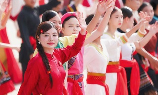 Mỹ Tâm, Trang Pháp, Hòa Minzy đọ sắc với áo dài mừng ngày Quốc khánh - 7