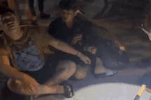 Cha rủ nhóm người mang hung khí đi giải quyết mâu thuẫn cho con