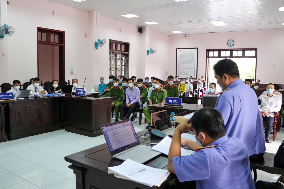 Vụ lừa hơn 800 người: Tổng giám đốc bị đề nghị án tù chung thân - 2 Vụ lừa hơn 800 người: Tổng giám đốc bị đề nghị án tù chung thân - 2