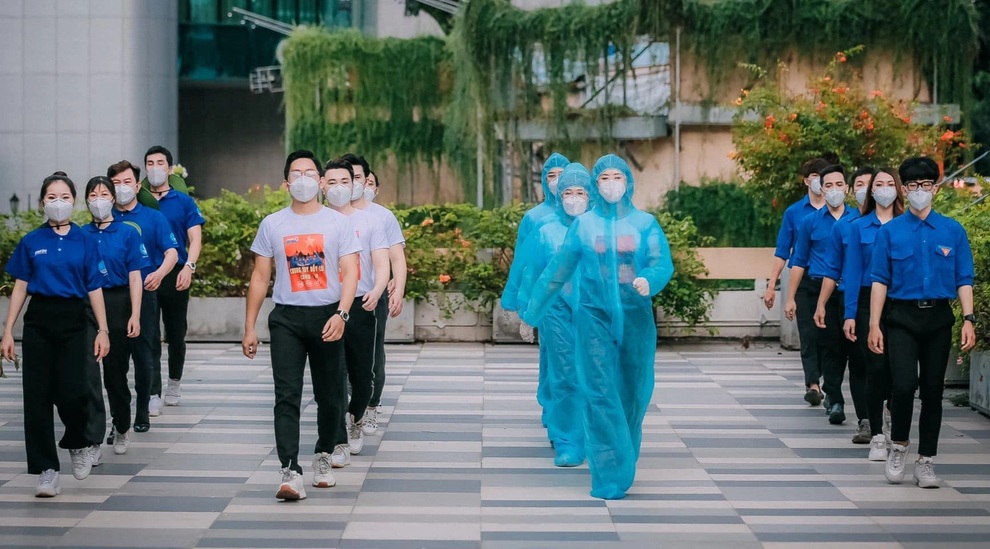 Nghệ sĩ và hành trình tiếp sức chống Covid-19 ở các bệnh viện dã chiến - 1 Nghệ sĩ và hành trình tiếp sức chống Covid-19 ở các bệnh viện dã chiến - 1