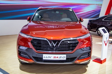 VinFast Lux giảm giá gần 600 triệu, thị trường đua khuyến mại tháng ngâu