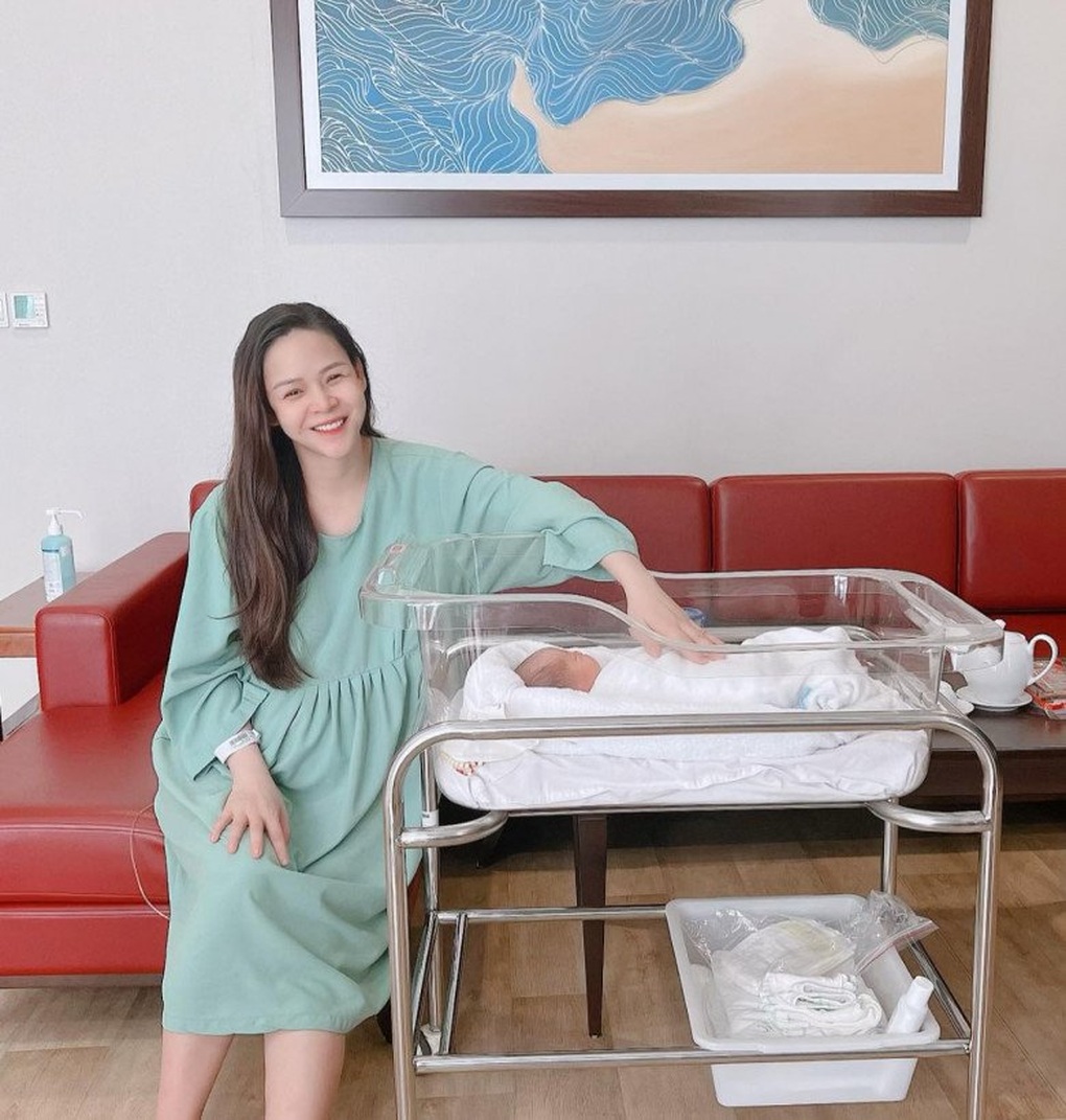 Cặp đôi hot nhất VTV Diễm Hương - Hồng Quang đón con thứ 2 - 1 Cặp đôi hot nhất VTV Diễm Hương - Hồng Quang đón con thứ 2 - 1