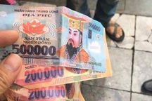 Vụ trả lại tiền âm phủ cho khách Tây: Người lái xích lô nói gì?