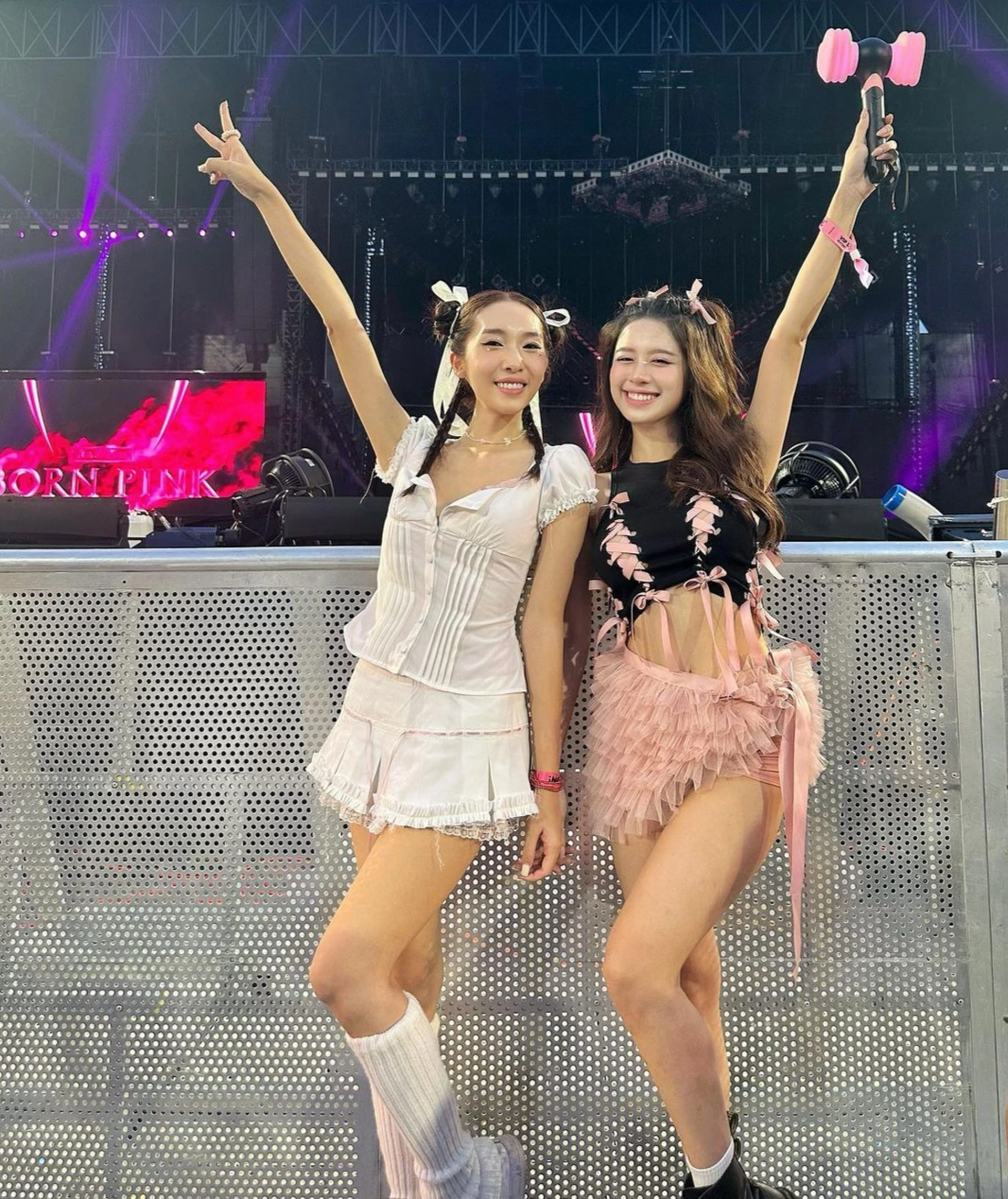 Giới trẻ Việt biến show Blackpink thành sàn diễn thời trang sành điệu - 4 Giới trẻ Việt biến show Blackpink thành sàn diễn thời trang sành điệu - 4