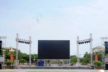 Lắp màn hình “khủng” cỗ vũ đội tuyển Việt Nam đá Chung kết AFF Cup 2018