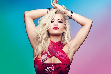 Ca sỹ gợi cảm người Anh đắt show quảng cáo