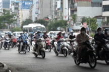 Hà Nội trở lại với "đặc sản" ùn tắc đường phố sáng thứ Hai đầu tuần