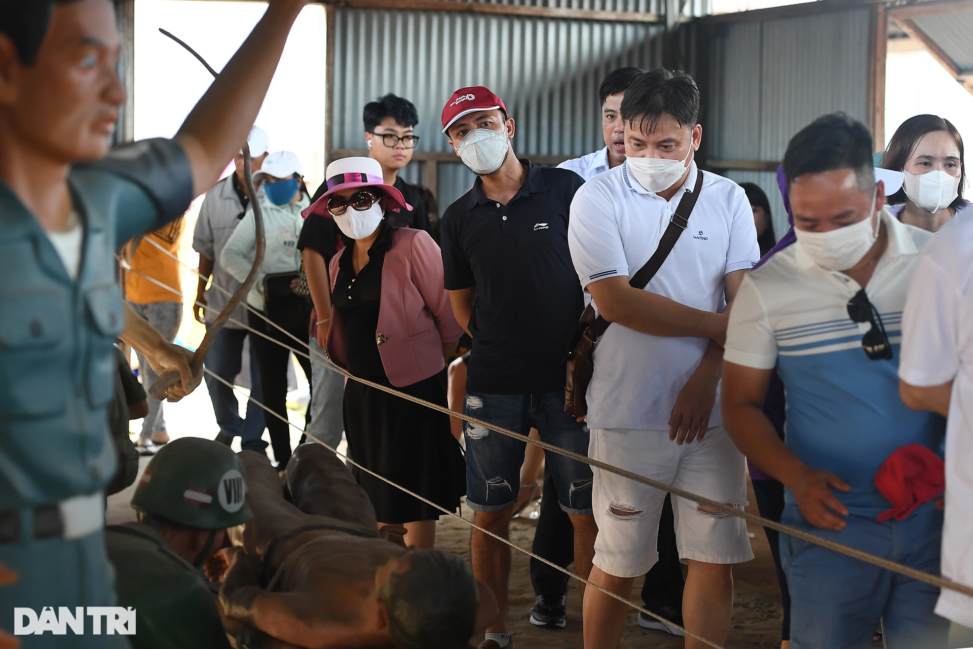 Người dân bật khóc khi tham quan Di tích Nhà tù Phú Quốc - 8 Người dân bật khóc khi tham quan Di tích Nhà tù Phú Quốc - 8