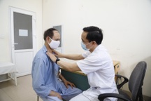 Người đàn ông lần lượt mắc hai loại ung thư amidan và ung thư thực quản