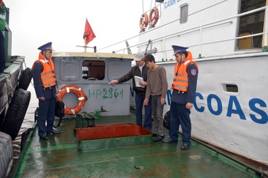 Bắt 20 nghìn lít dầu “lậu” trên biển