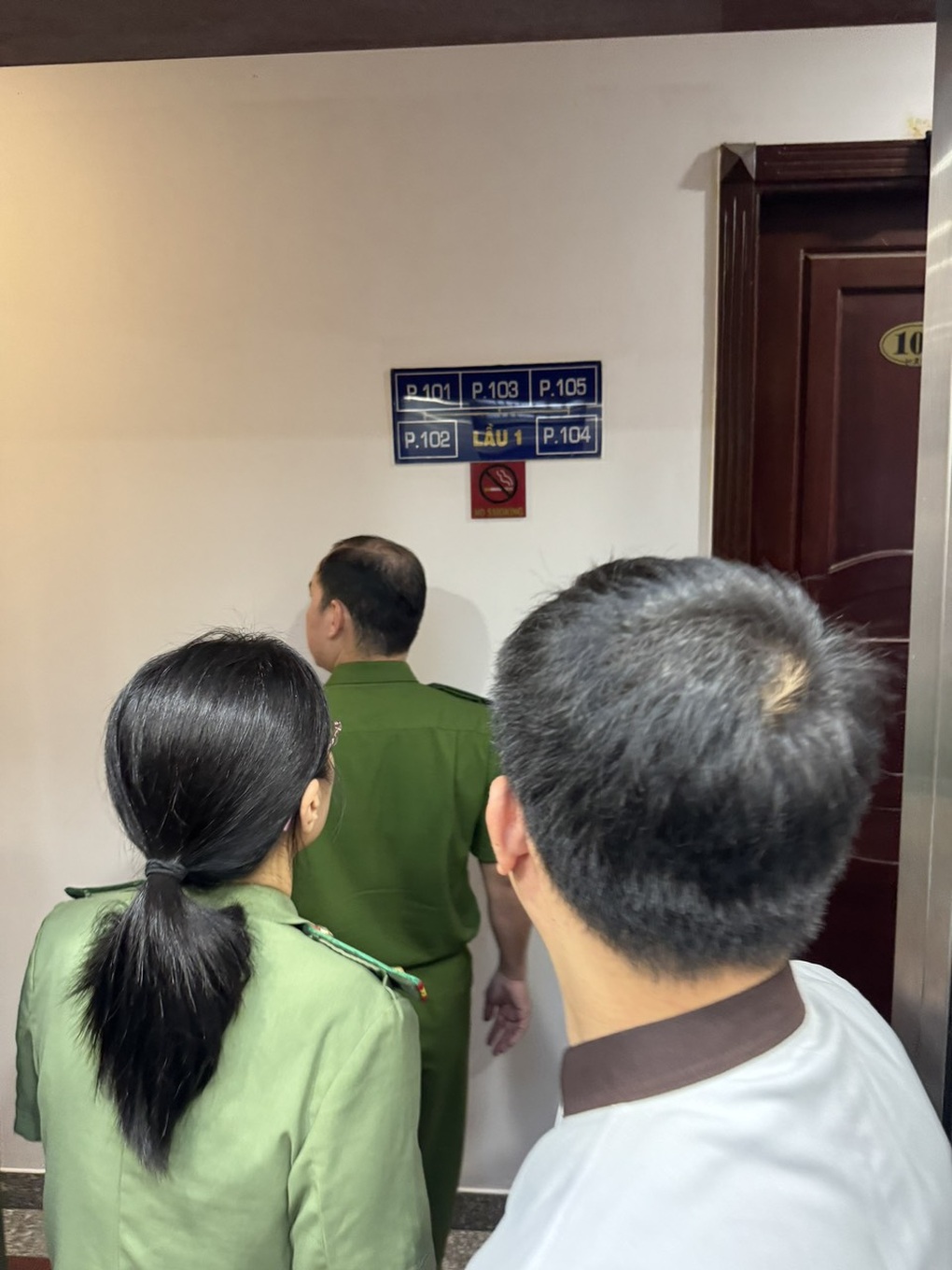 TPHCM: Nhiều khách sạn phạt khách cả triệu đồng nếu hút thuốc trong phòng - 2 TPHCM: Nhiều khách sạn phạt khách cả triệu đồng nếu hút thuốc trong phòng - 2