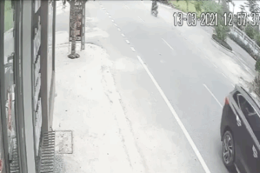 Tình huống "khó đỡ" của chiếc SUV lùi vù vù giữa đường, gây tai nạn