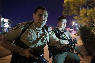 Nhân chứng vụ xả súng Las Vegas: Cảm giác như có hàng nghìn phát đạn