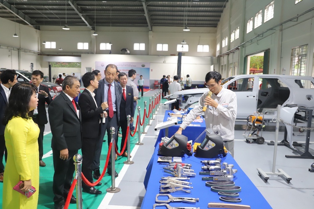 Toyota và hành trình hơn 20 năm nỗ lực phát triển nhân lực ngành kỹ thuật ô tô - 2 Toyota và hành trình hơn 20 năm nỗ lực phát triển nhân lực ngành kỹ thuật ô tô - 2