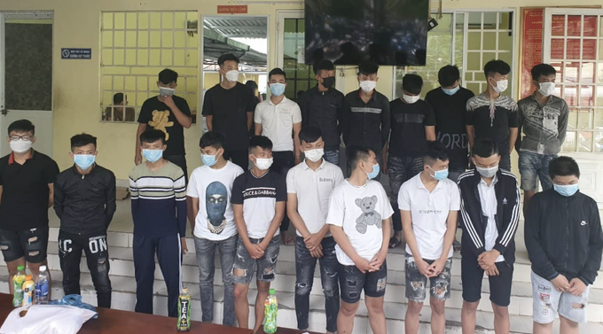 Nhóm đối tượng trong vụ ném bom xăng có độ tuổi từ 16 đến 19 tuổi, đều ngụ TP. Biên Hòa, nhiều em còn là học sinh.