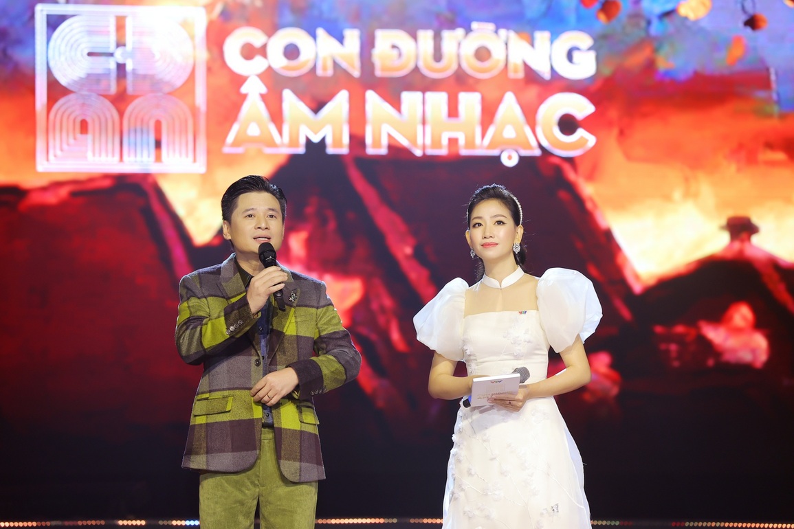 Tấn Minh khiến khán giả nổi da gà với các ca khúc của nhạc sĩ Phú Quang - 3 Tấn Minh khiến khán giả nổi da gà với các ca khúc của nhạc sĩ Phú Quang - 3