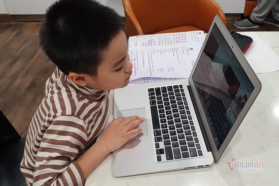 Loay hoay giúp con tiêu thời gian nghỉ học tạm thời - 2 Loay hoay giúp con tiêu thời gian nghỉ học tạm thời - 2