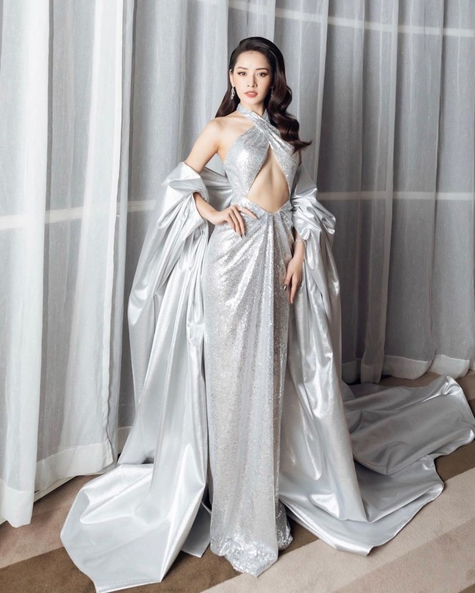 Chi Pu “đốt mắt” với đầm cắt xẻ táo bạo, vòng một không nội y - 5 Chi Pu “đốt mắt” với đầm cắt xẻ táo bạo, vòng một không nội y - 5
