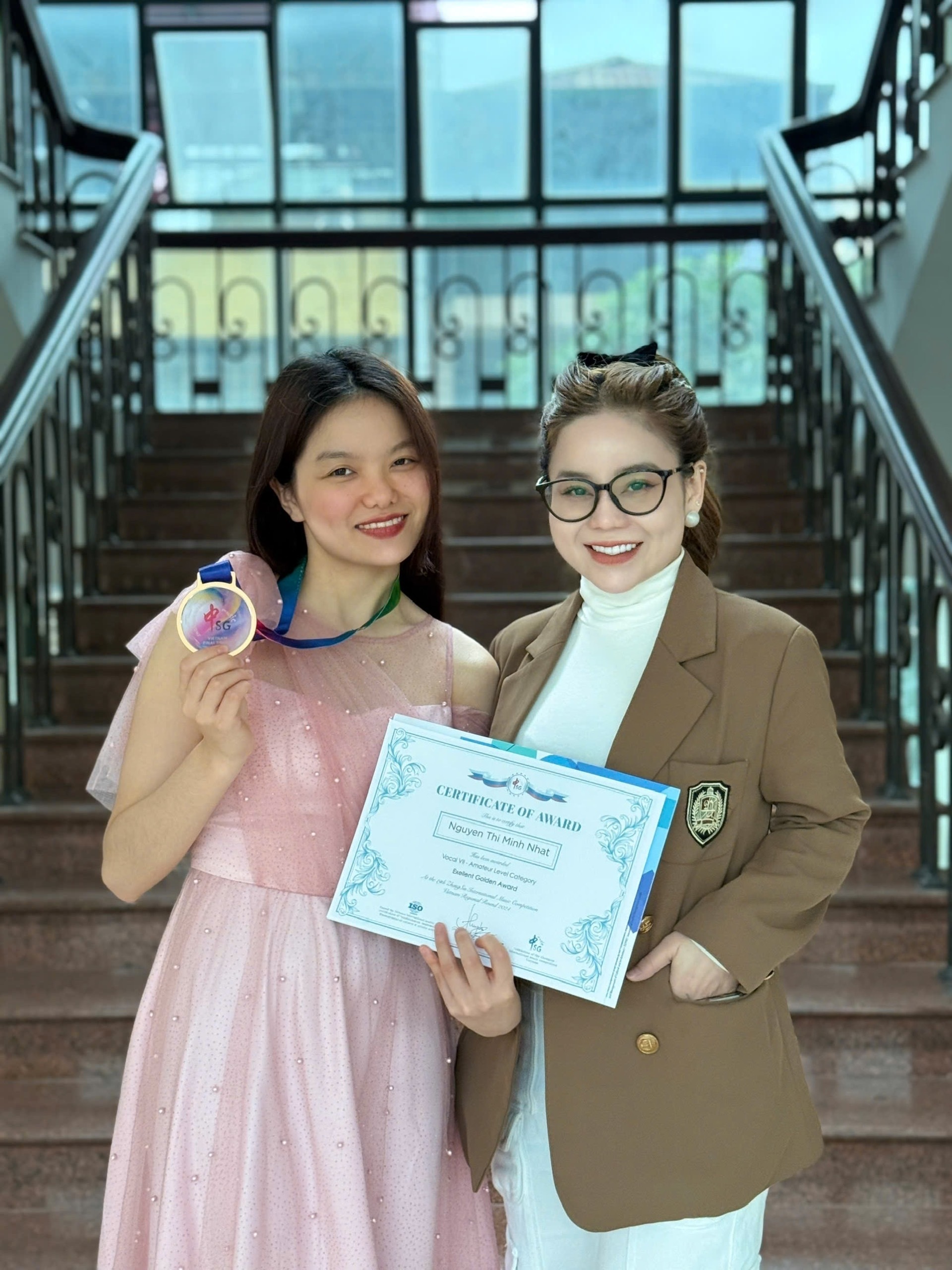 Nguyen Thi Minh Nhat won first prize at the ZhongSin International Music Competition - 2 Nguyễn Thị Minh Nhật giành giải Nhất Cuộc thi Âm nhạc Quốc tế ZhongSin - 2