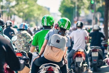 Bao giờ cả trăm ngàn lái xe Grab được điều chỉnh của Luật Lao động?